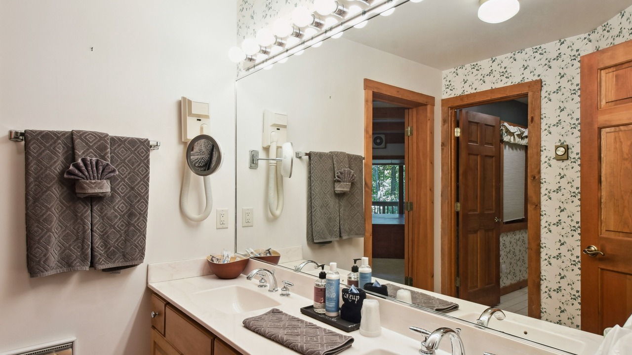 Photo of Bathroom in The Galena Territory