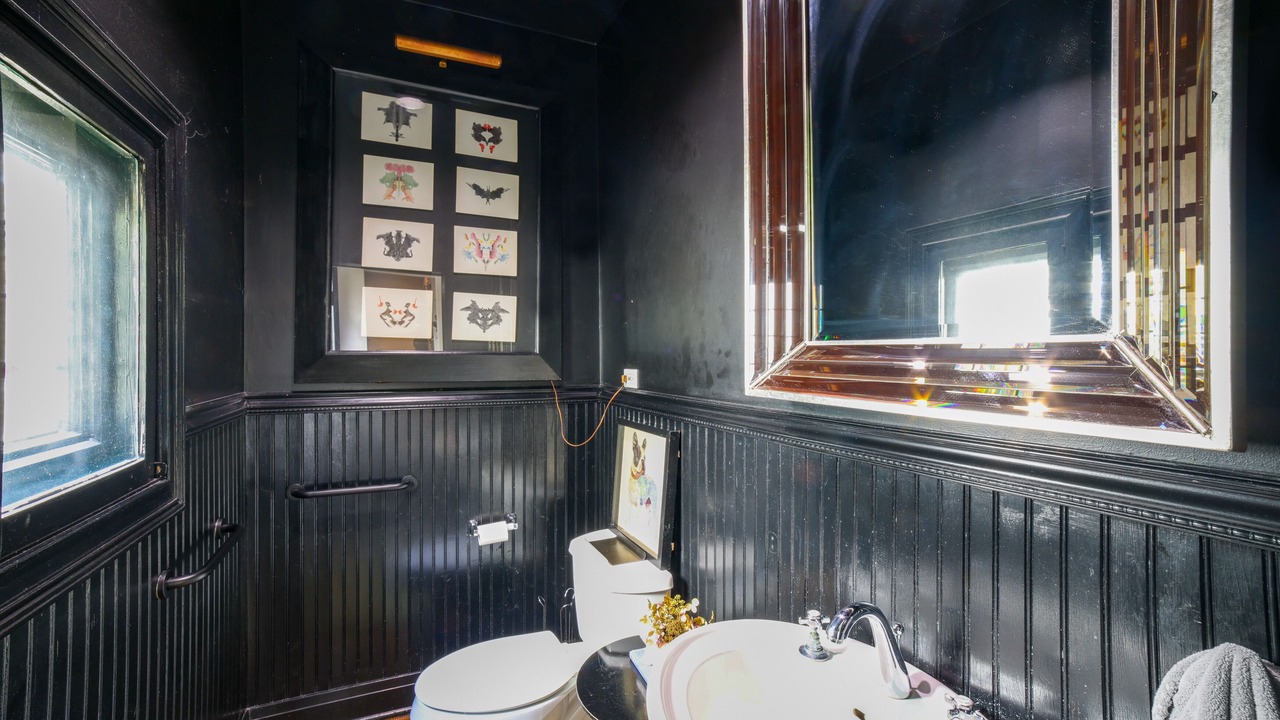 Photo of Bathroom in Ravenswood