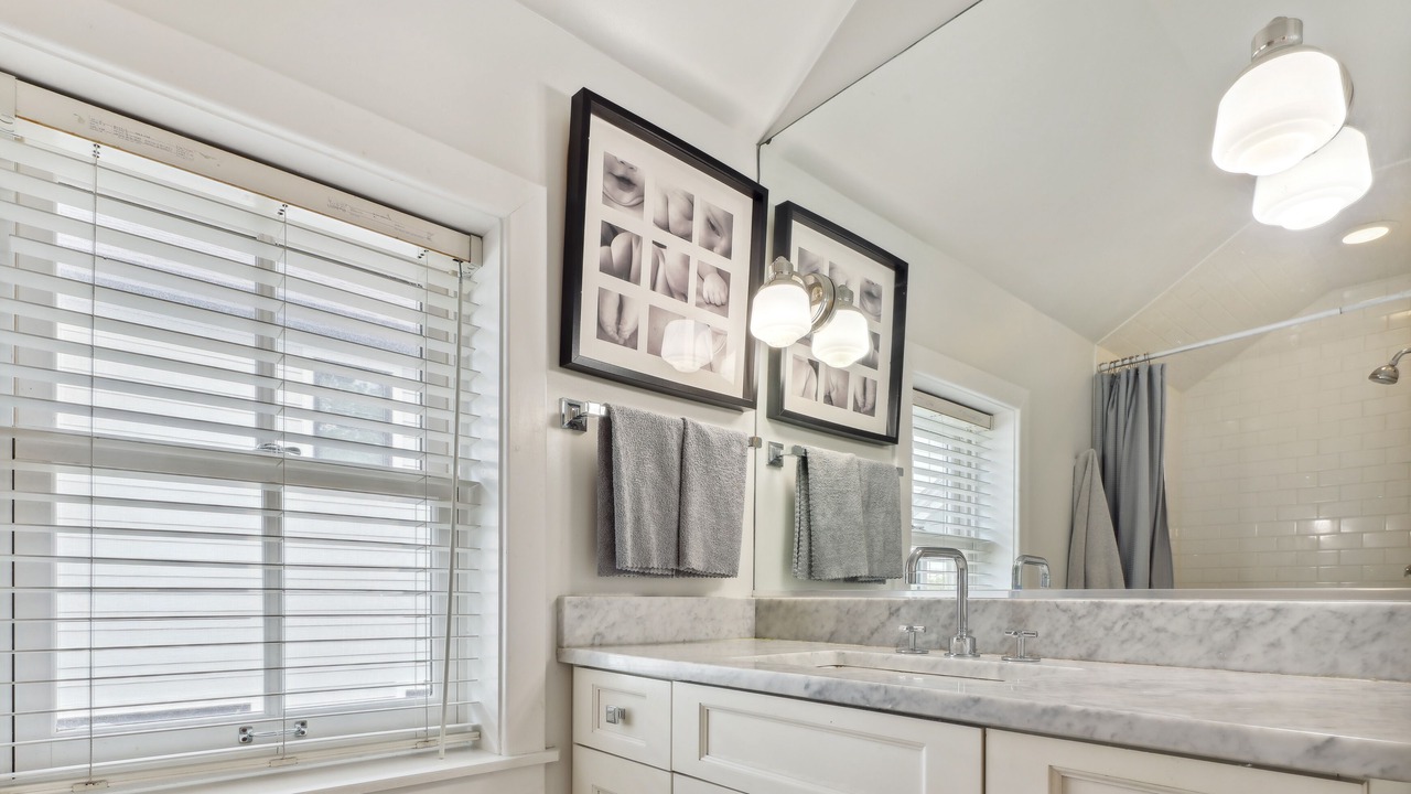 Photo of Bathroom in Ravenswood