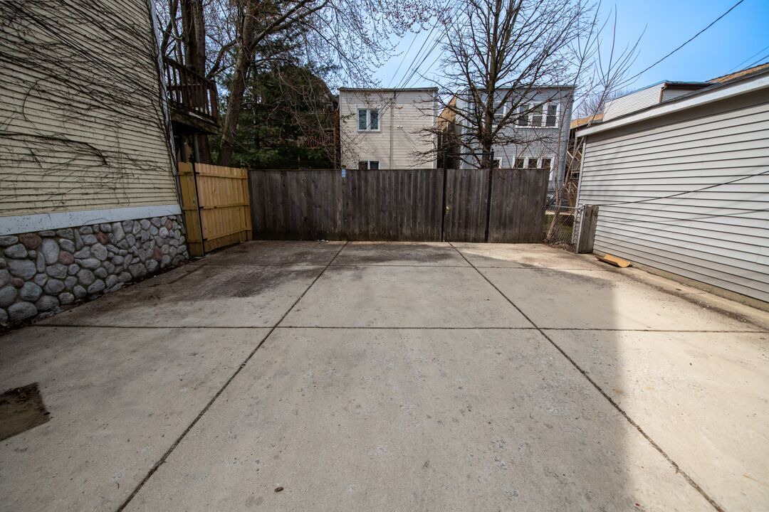 Photo of Outdoor in Lakeview