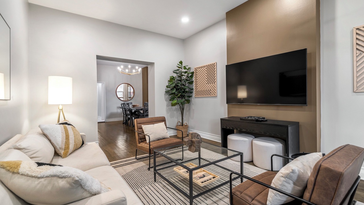 Photo of Livingroom in Lakeview