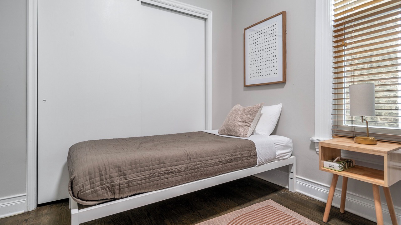 Photo of Bedroom in Lakeview