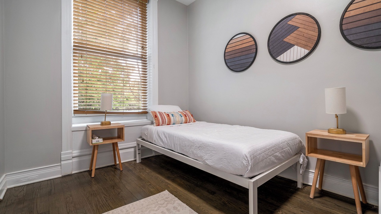 Photo of Bedroom in Lakeview