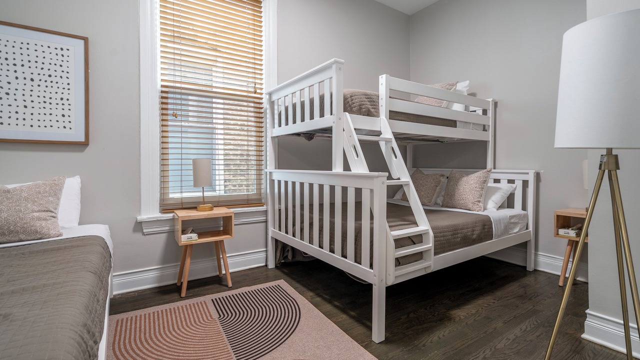 Photo of Bedroom in Lakeview