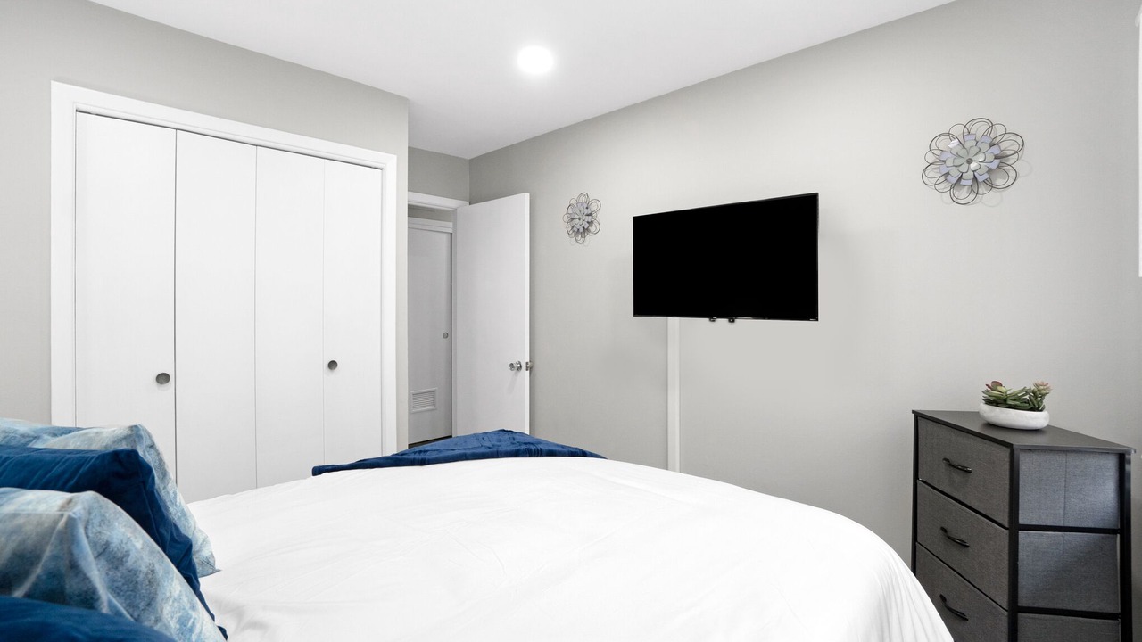 Photo of Bedroom in Elk Grove Village