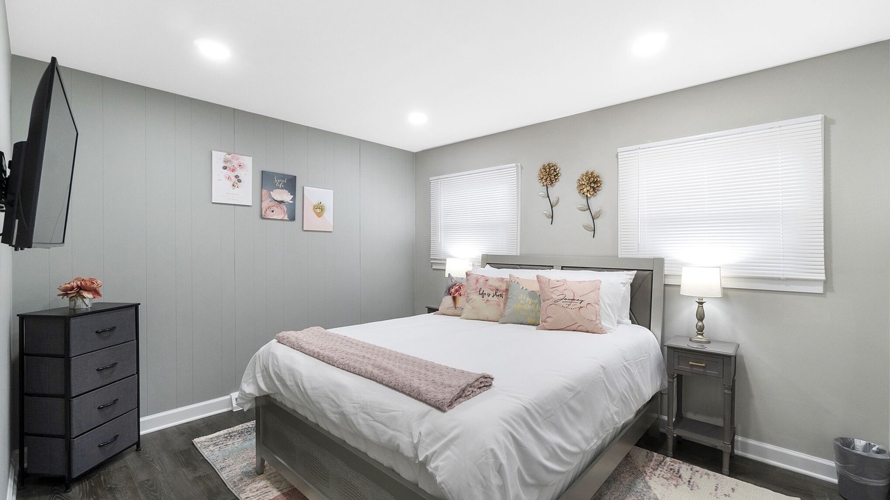 Photo of Bedroom in Elk Grove Village