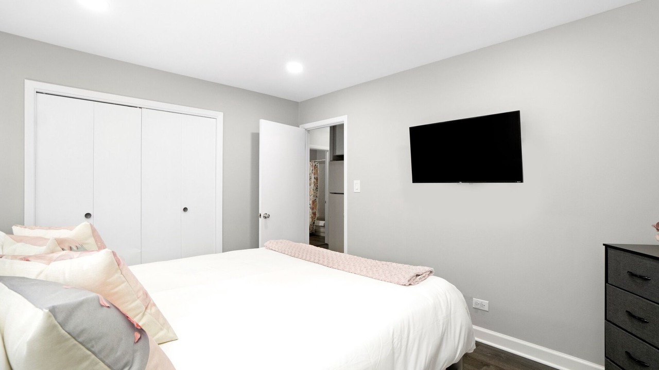 Photo of Bedroom in Elk Grove Village