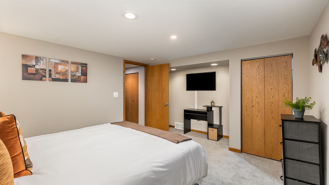 Photo of Bedroom in Itasca