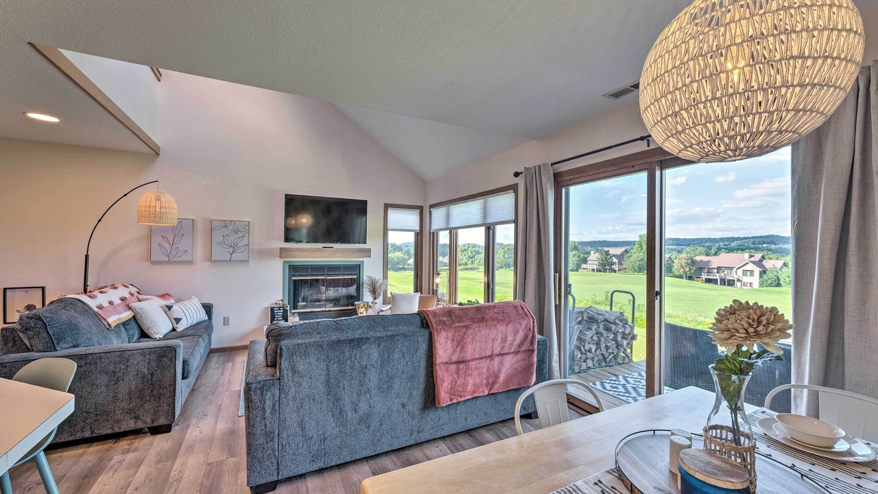 Photo of Livingroom in The Galena Territory