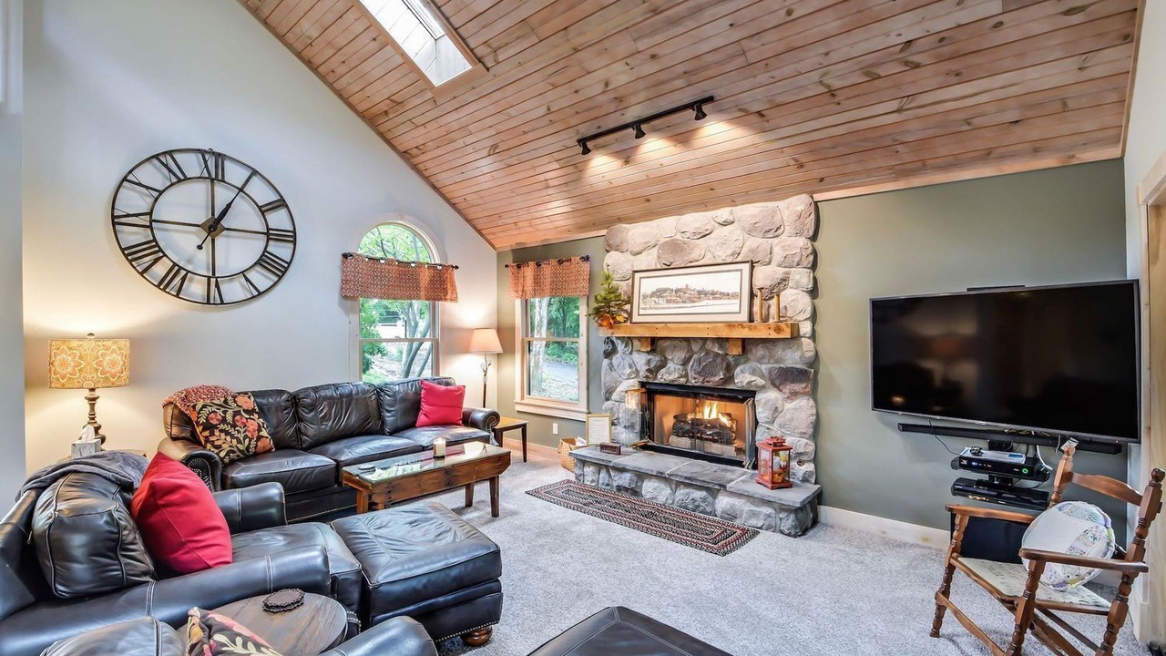 Photo of Livingroom in The Galena Territory