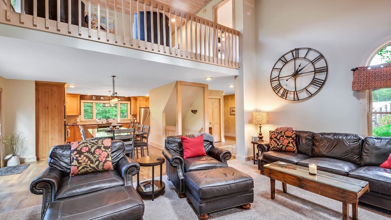 Photo of Livingroom in The Galena Territory