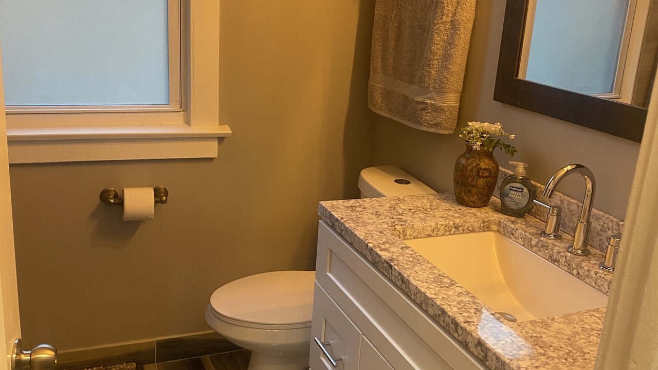 Photo of Bathroom in Avalon Park