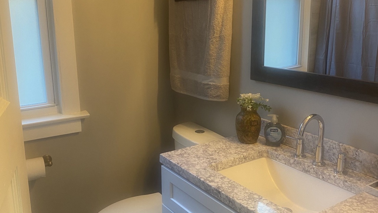 Photo of Bathroom in Avalon Park