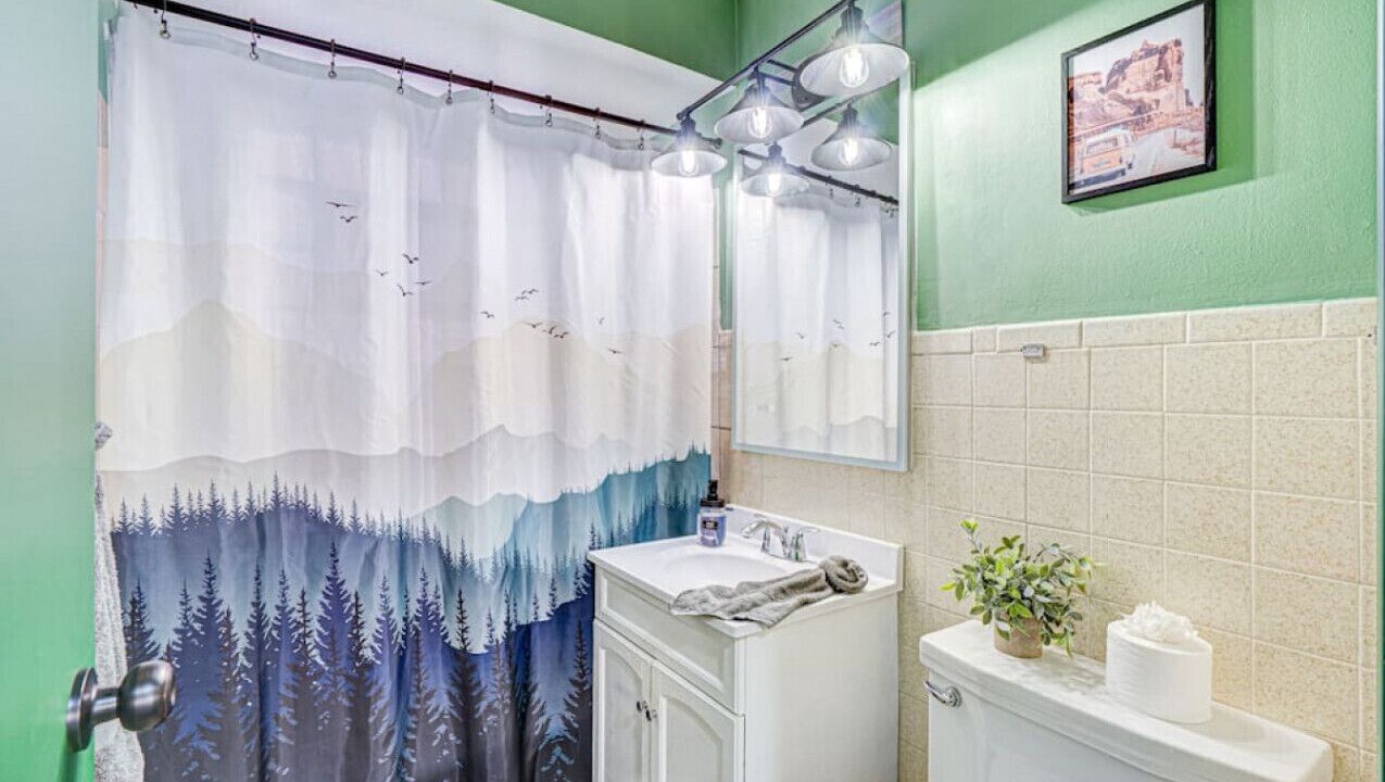 Photo of Bathroom in Elmwood Park