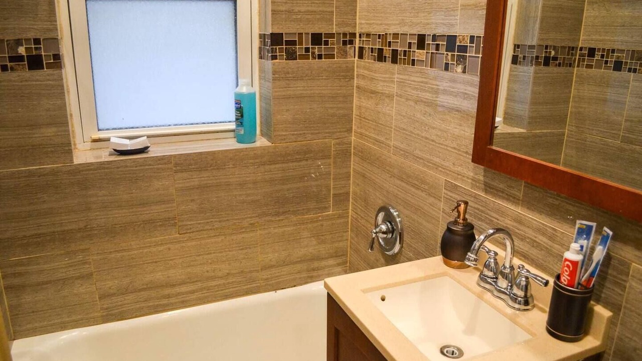 Photo of Bathroom in Lakeview