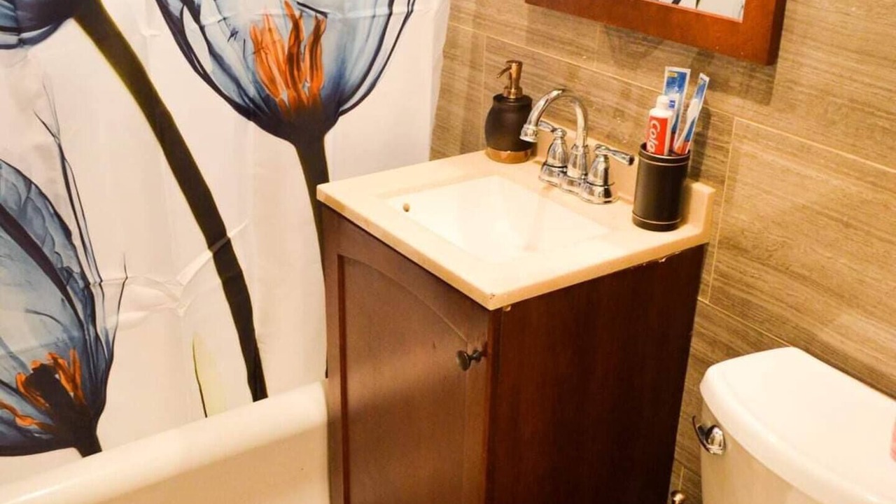 Photo of Bathroom in Lakeview