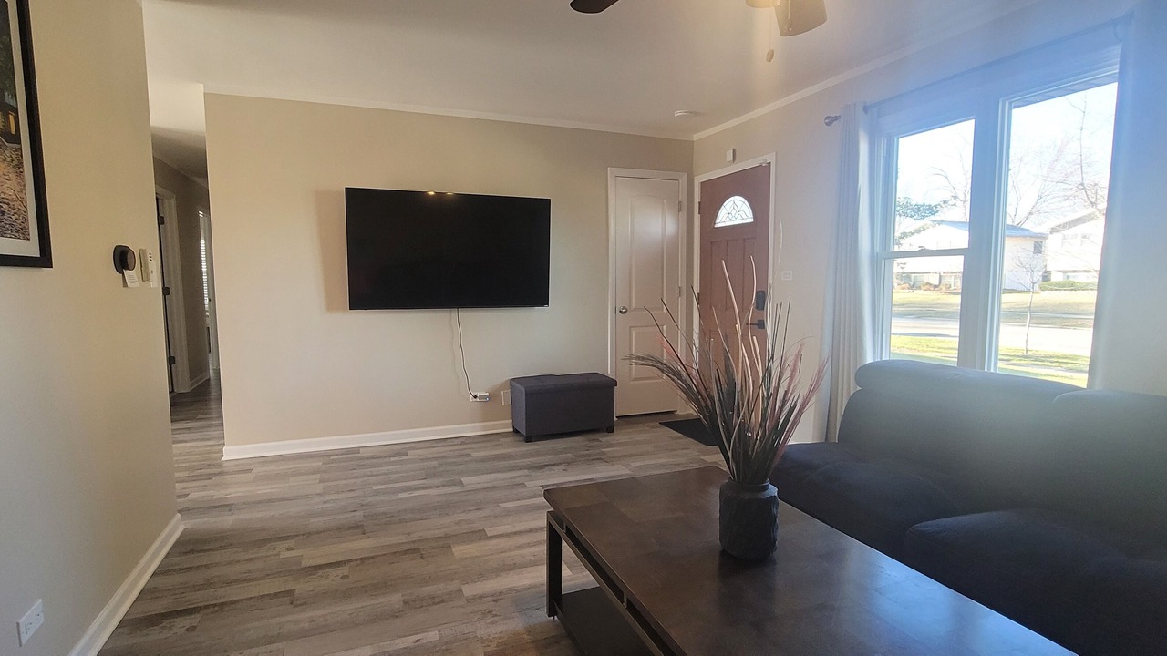 Photo of Livingroom in Schaumburg