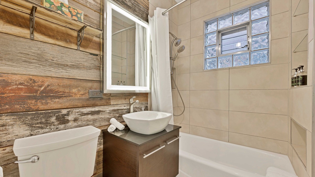 Photo of Bathroom in Oak Park
