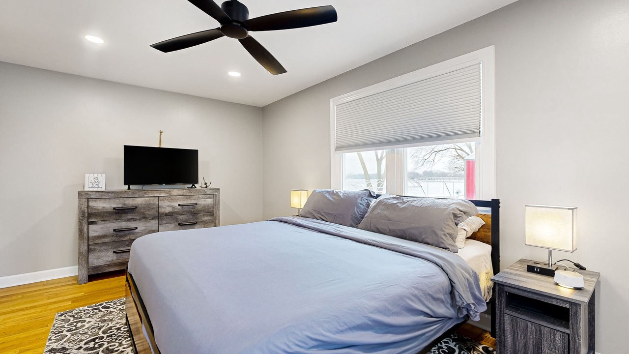 Photo of Bedroom in Channel Lake