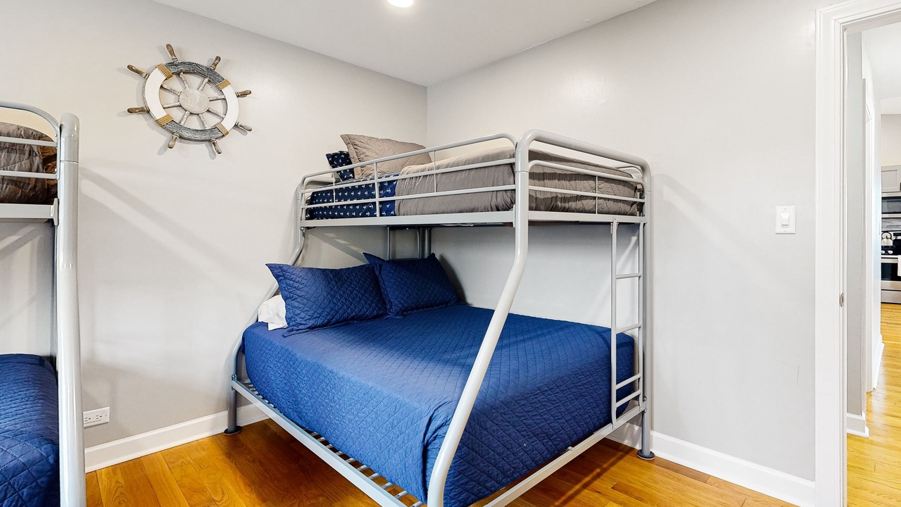 Photo of Bedroom in Channel Lake