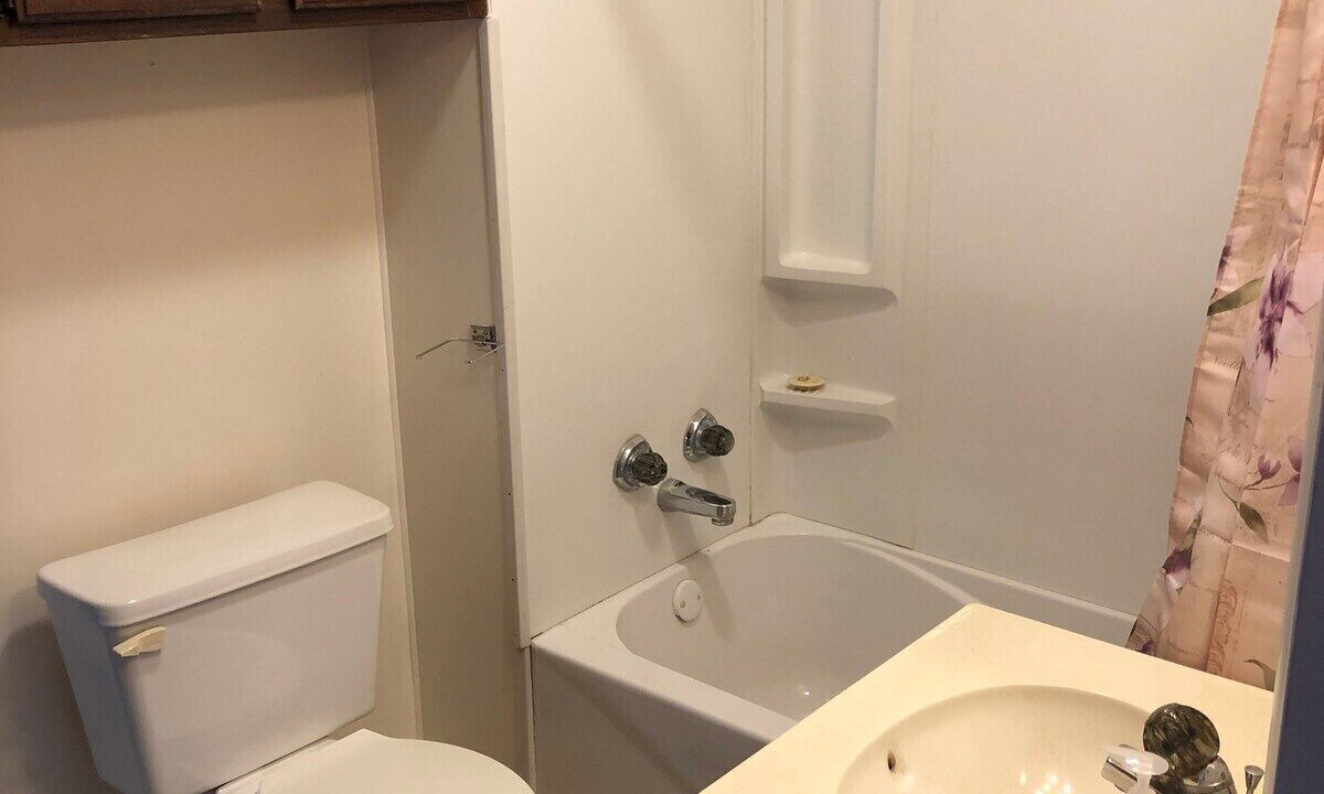 Photo of Bathroom in Oblong
