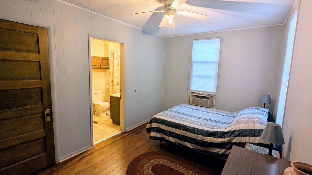 Photo of Bedroom in Oblong