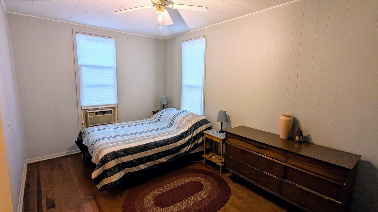 Photo of Bedroom in Oblong