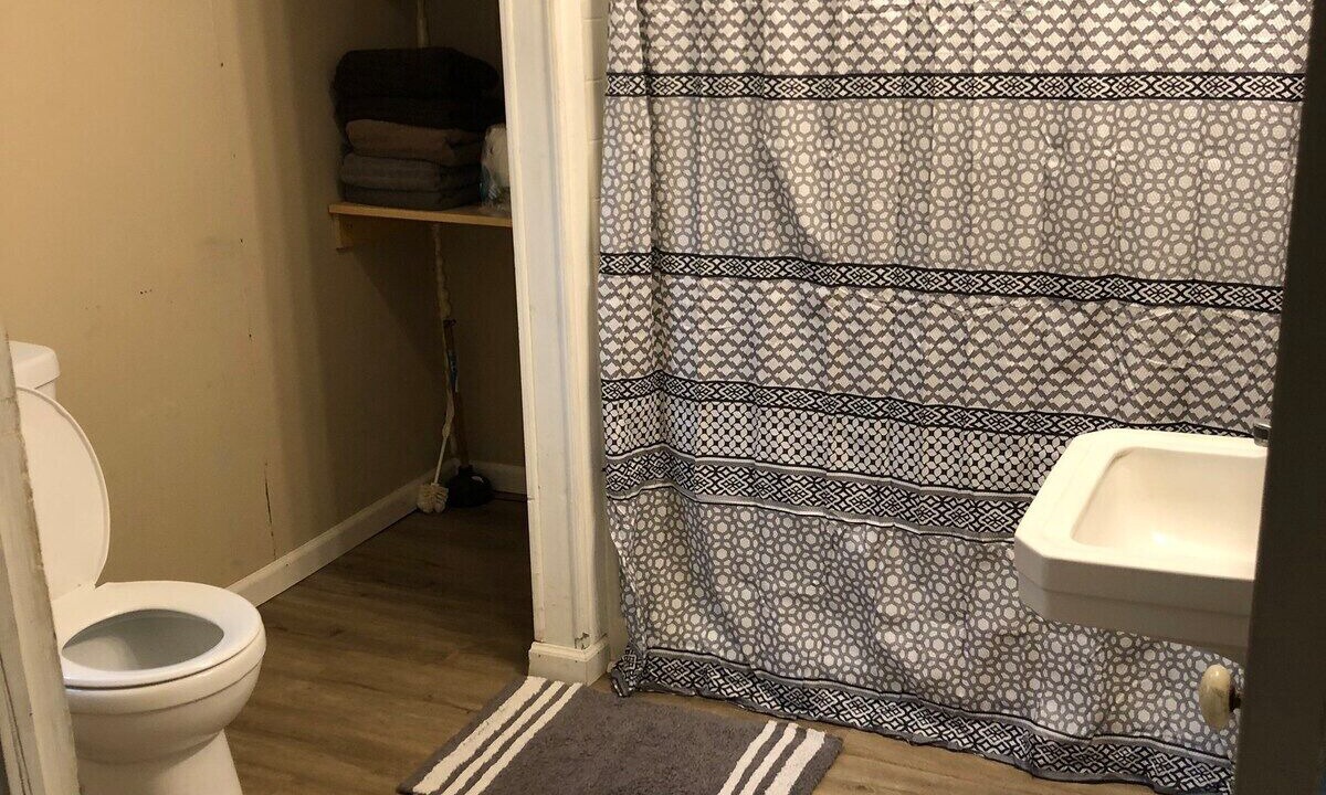 Photo of Bathroom in Oblong
