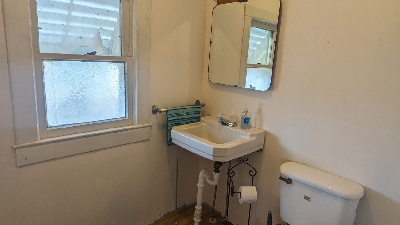 Photo of Bathroom in Oblong