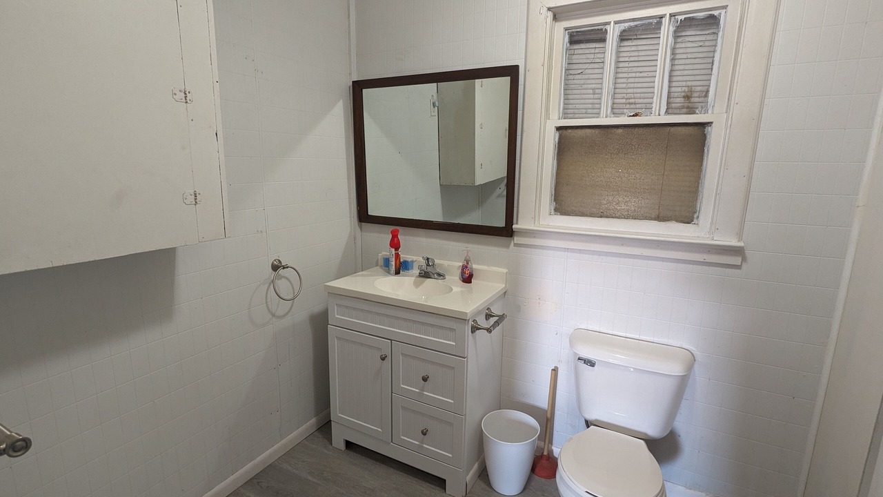 Photo of Bathroom in Oblong