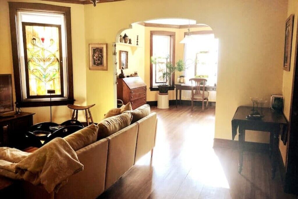 Photo of Livingroom in North Center