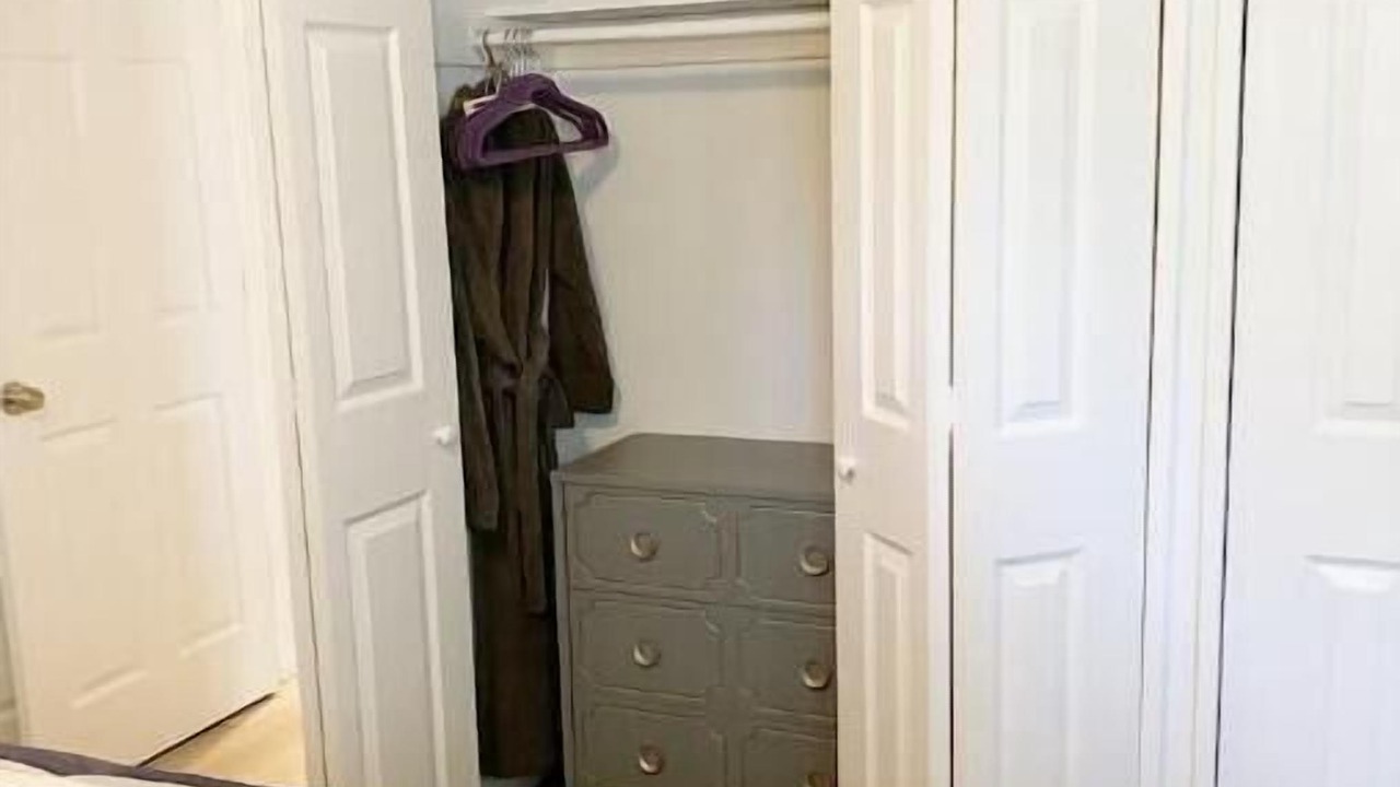 Photo of Bedroom in Rolling Meadows