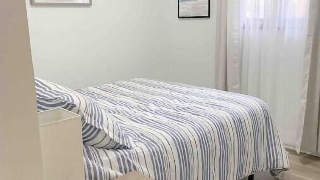 Photo of Bedroom in Rolling Meadows