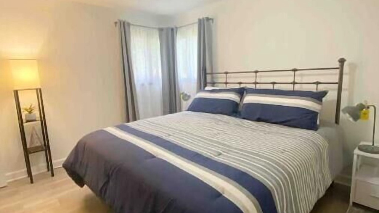 Photo of Bedroom in Rolling Meadows