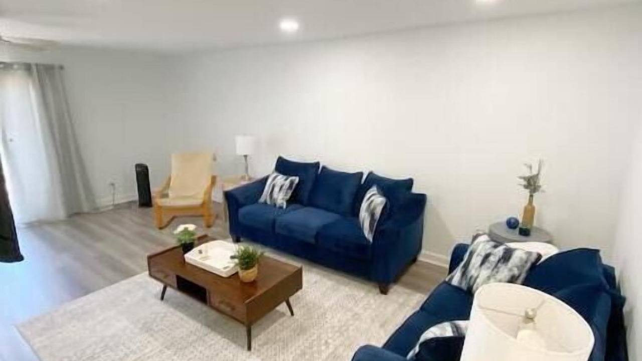 Photo of Livingroom in Rolling Meadows