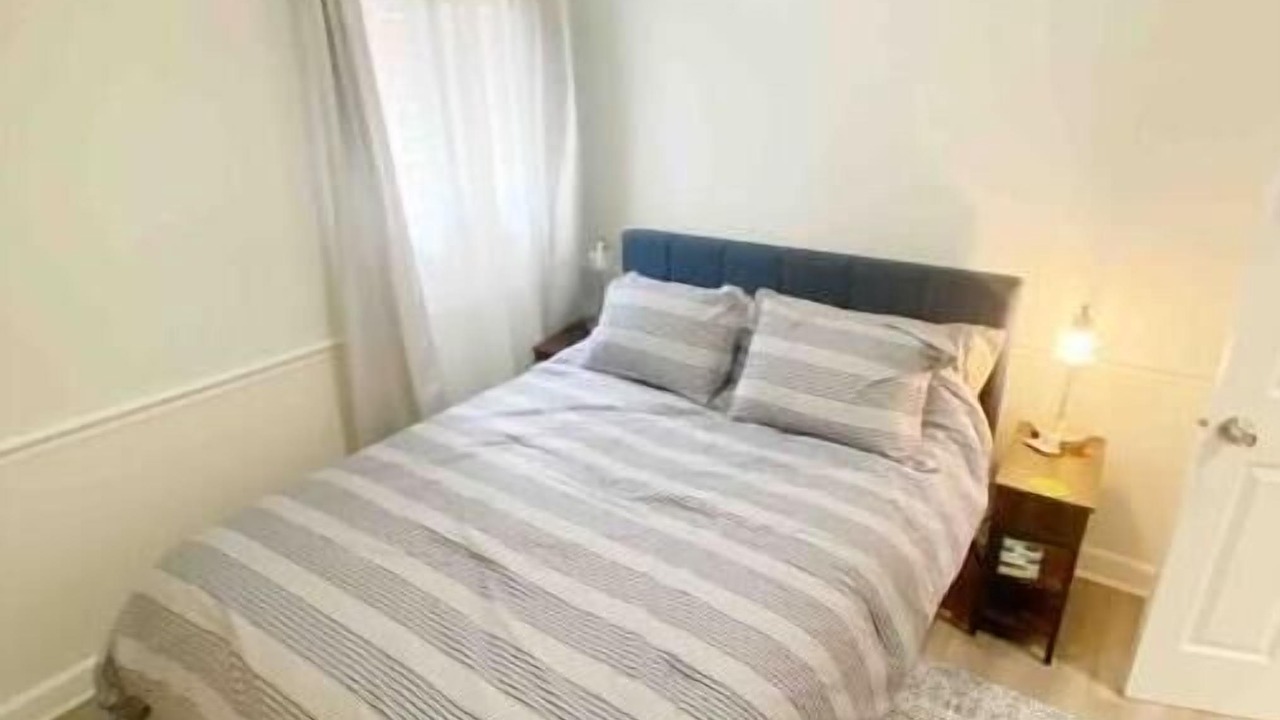 Photo of Bedroom in Rolling Meadows