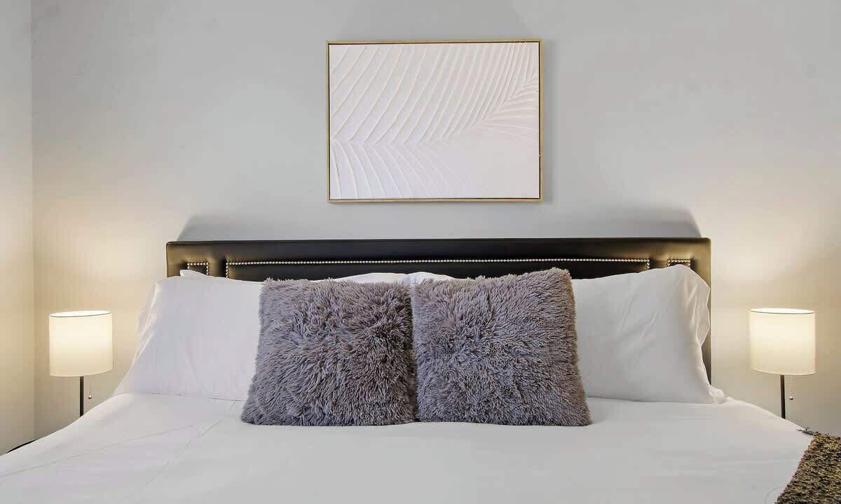Photo of Bedroom in Evanston