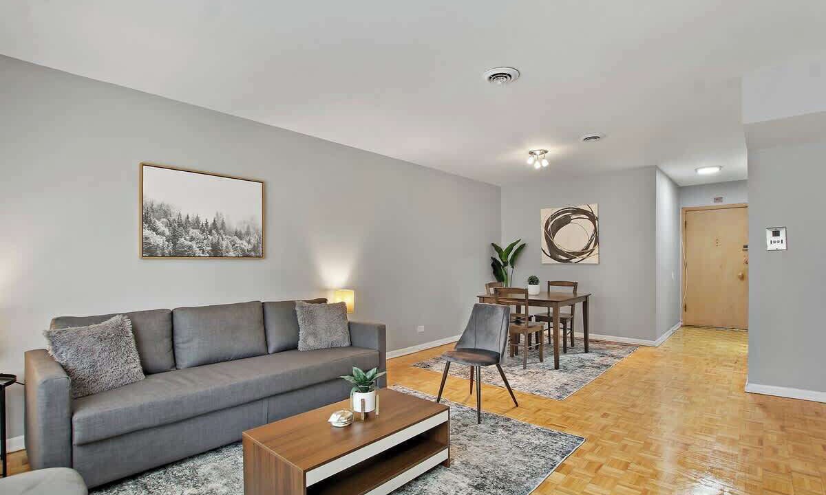Photo of Livingroom in Evanston