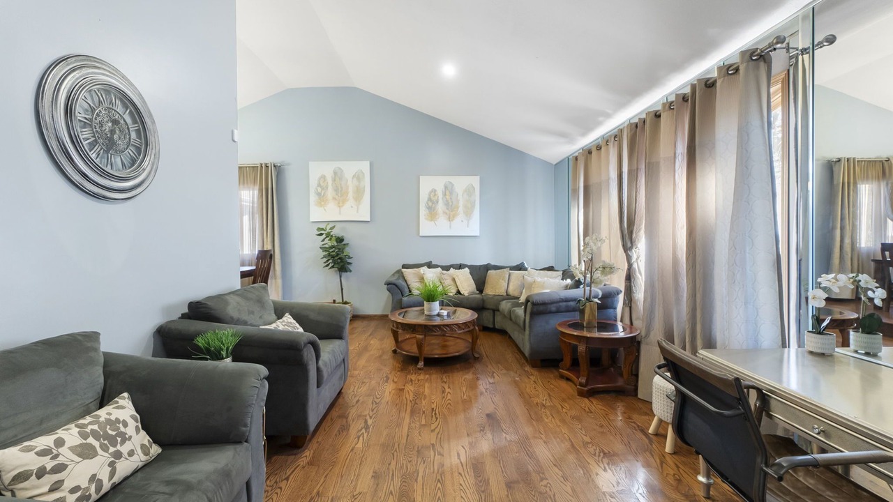 Photo of Livingroom in Country Club Hills