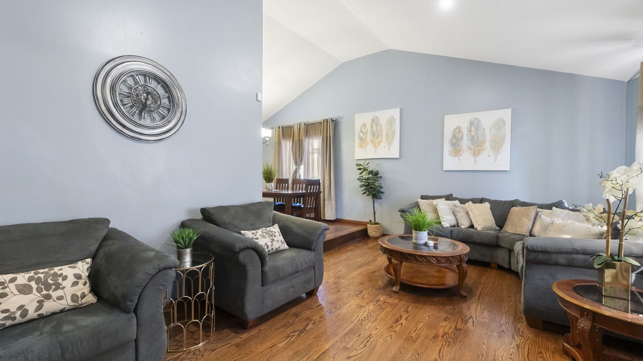 Photo of Livingroom in Country Club Hills