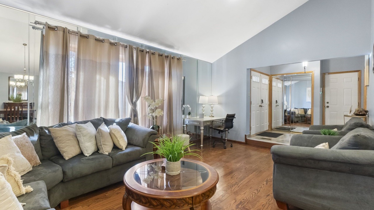 Photo of Livingroom in Country Club Hills