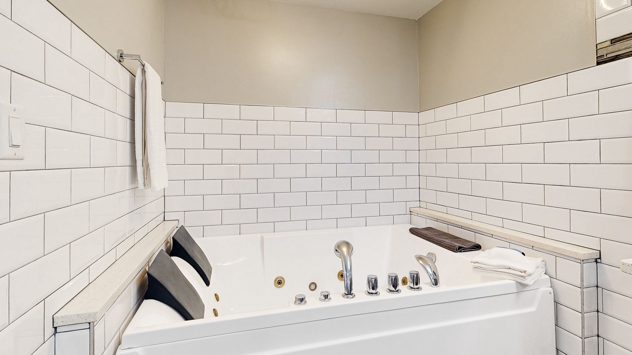 Photo of Bathroom in Channel Lake