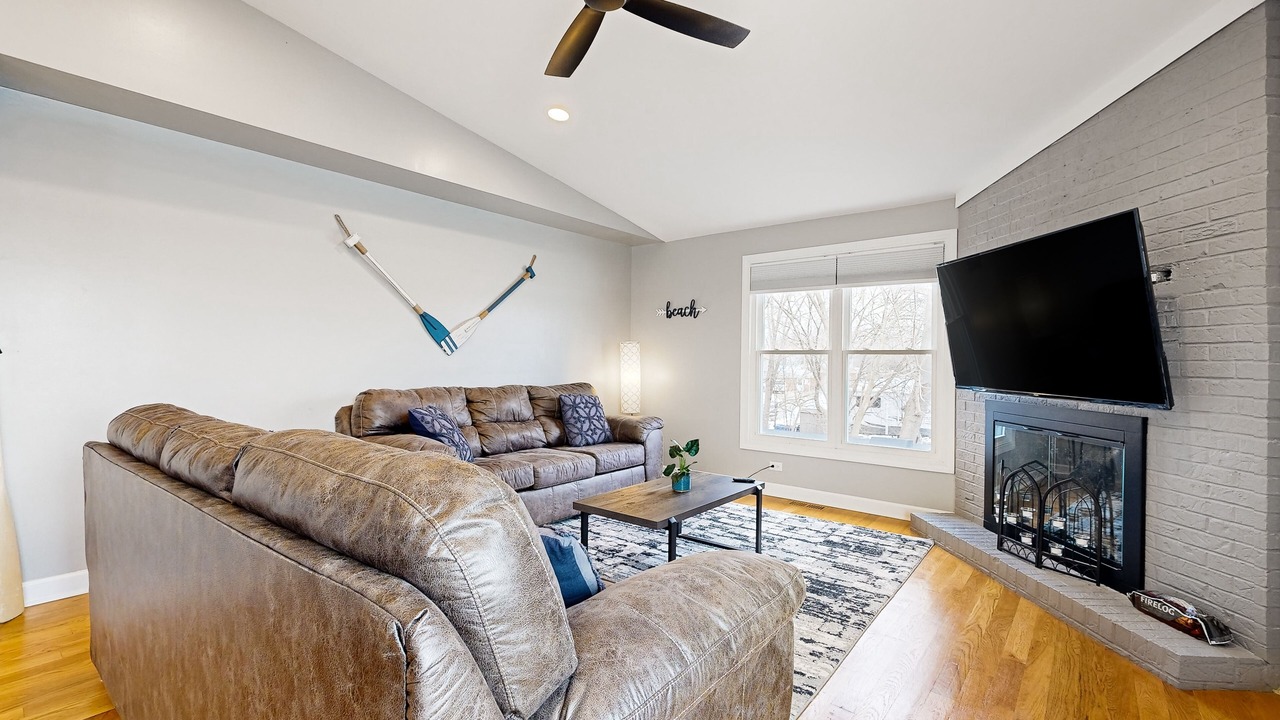 Photo of Livingroom in Channel Lake