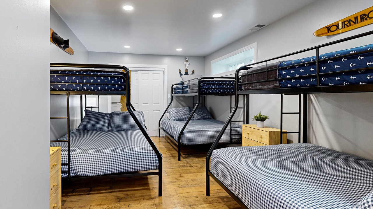 Photo of Bedroom in Channel Lake