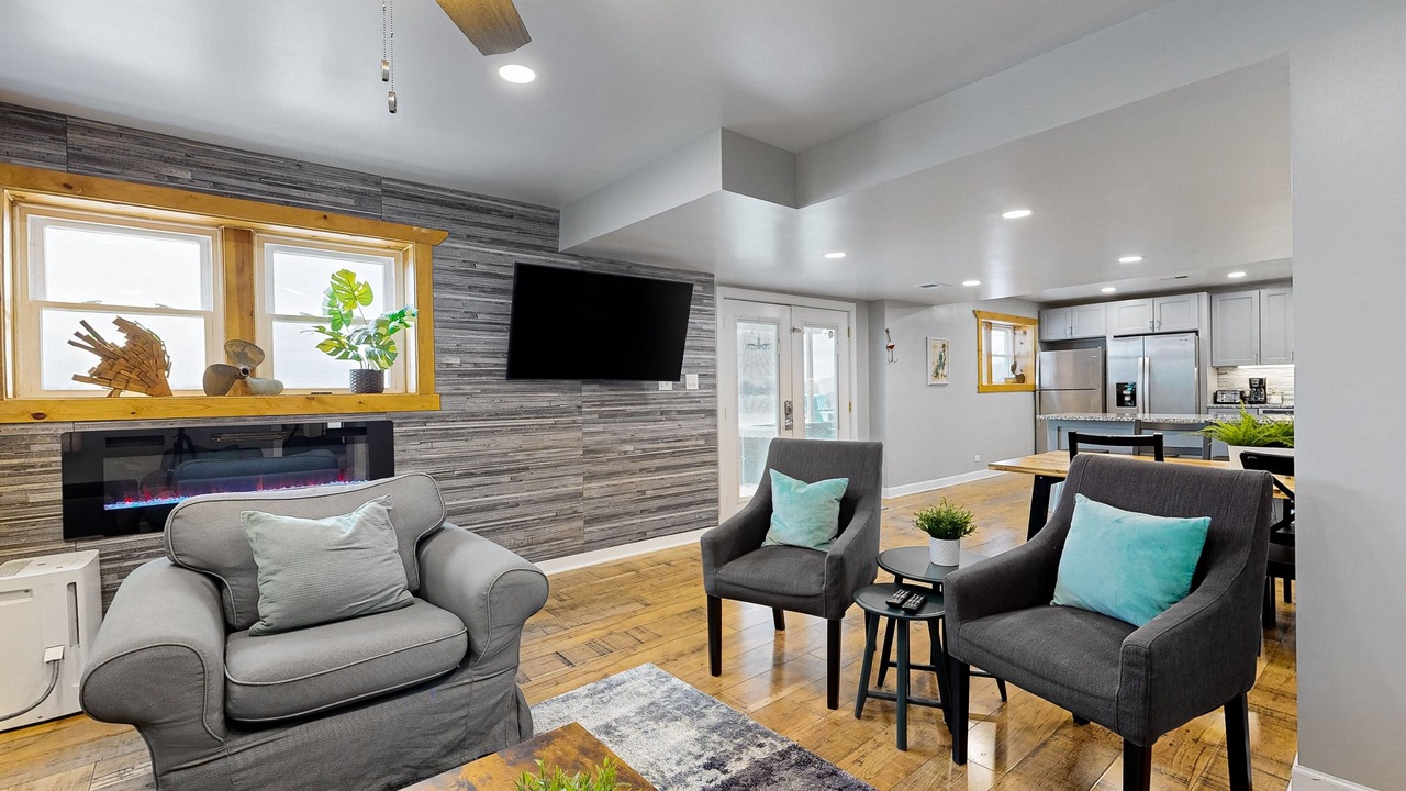 Photo of Livingroom in Channel Lake