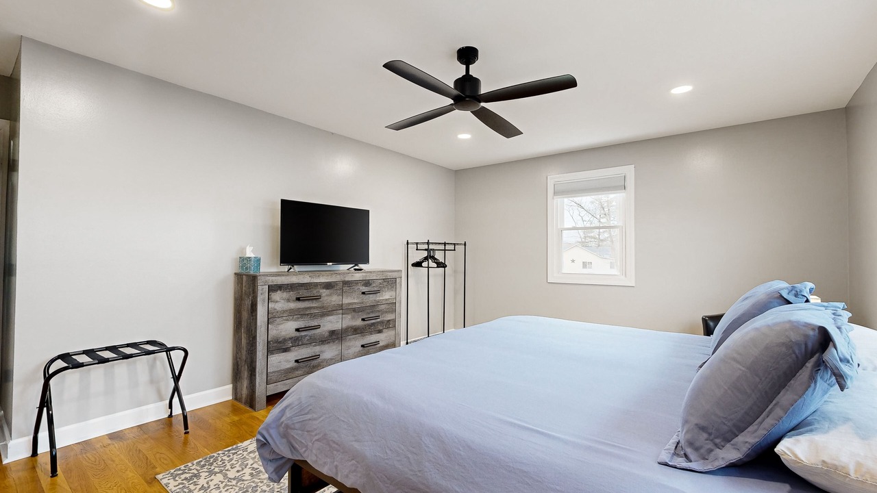 Photo of Bedroom in Channel Lake