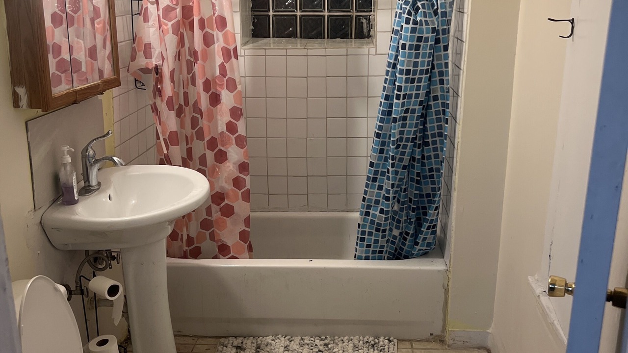 Photo of Bathroom in West Pullman