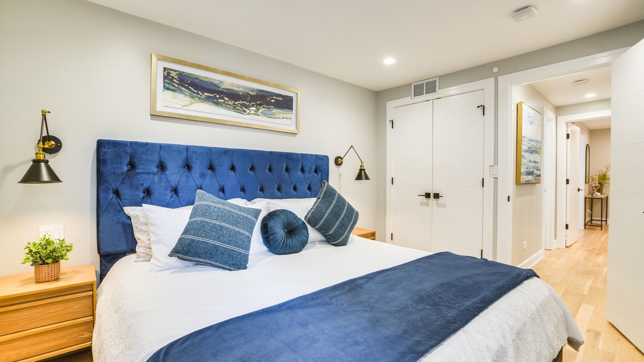 Photo of Bedroom in Edgewater Beach
