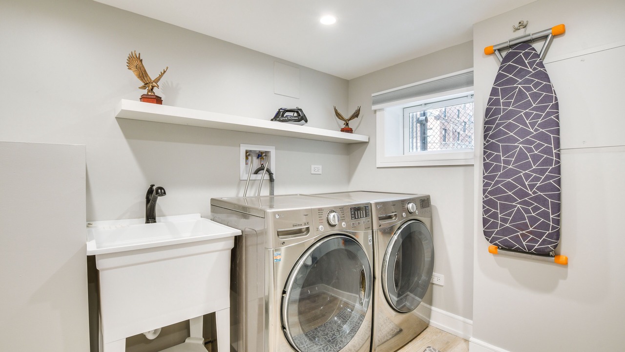 Photo of Bedroom in Edgewater Beach