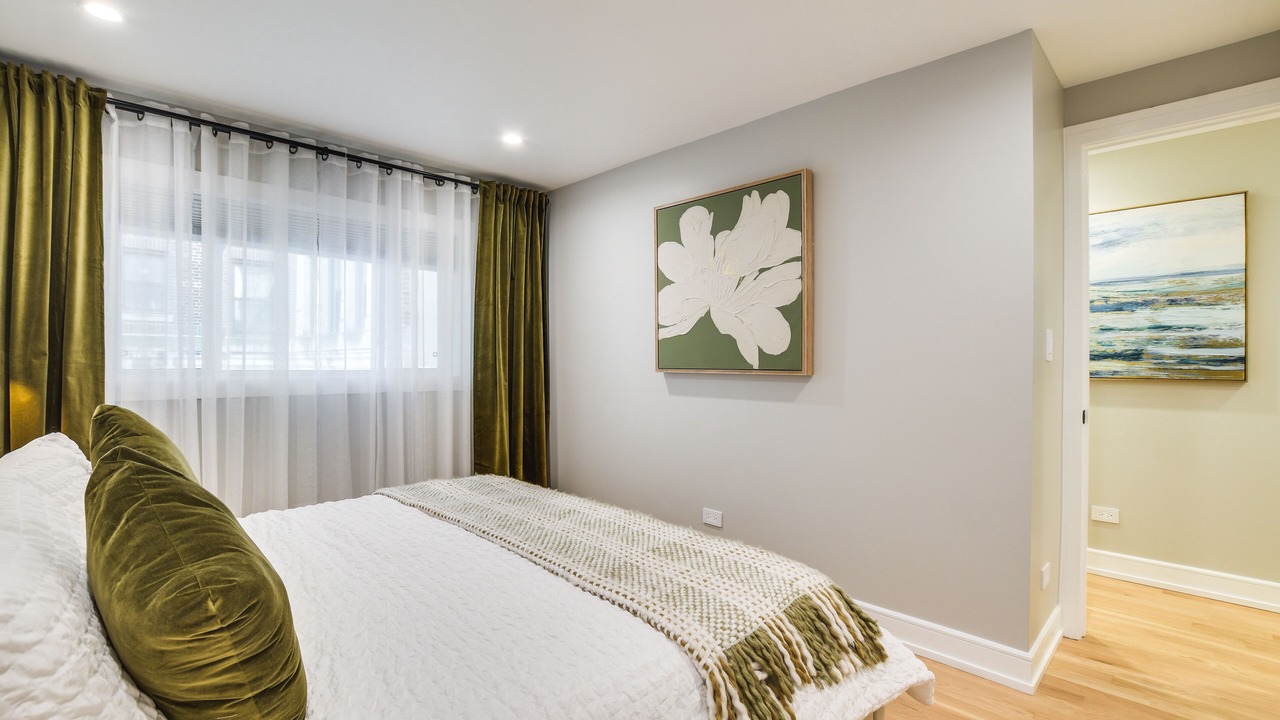 Photo of Bedroom in Edgewater Beach